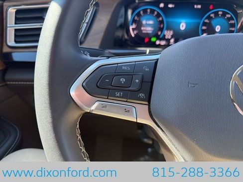 Used 2024 Volkswagen Atlas SE AWD/4WD image 15