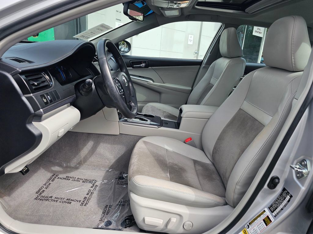Used 2014 Toyota Camry XLE w/ Leather Package FWD image 19