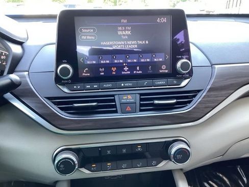 Used 2024 Nissan Altima 2.5 SV FWD image 11