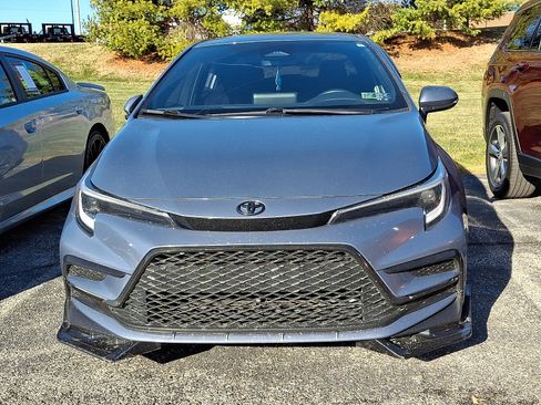 Used 2023 Toyota Corolla SE image 3