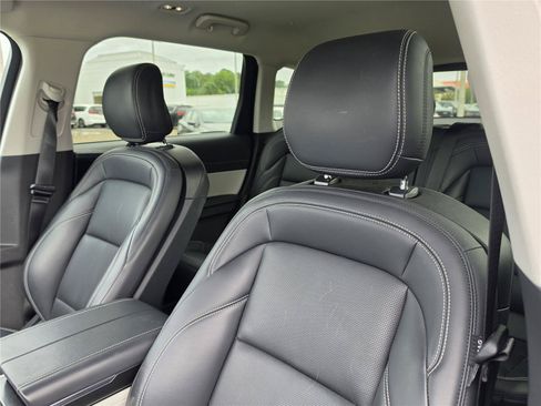 Used 2024 Lincoln Nautilus Premier AWD/4WD image 7