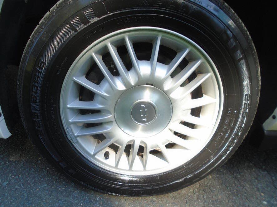 Used 2001 Chevrolet Impala w/ Preferred Equipment Group FWD image 27