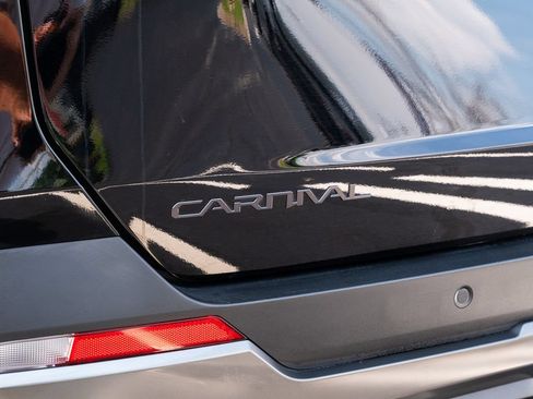 Used 2025 Kia Carnival SX Prestige FWD image 18
