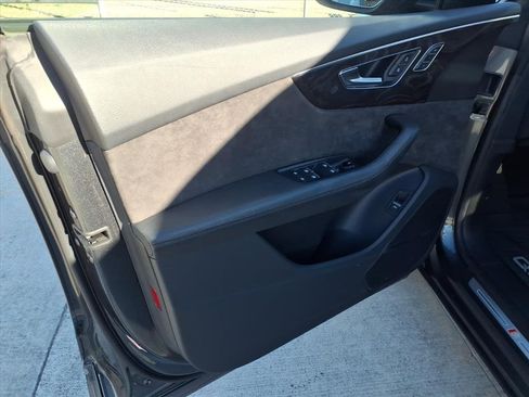 Used 2019 Audi Q8 Prestige w/ Luxury Package image 15