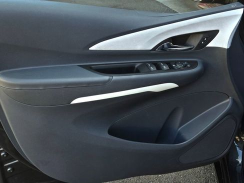 Used 2018 Chevrolet Bolt LT image 10