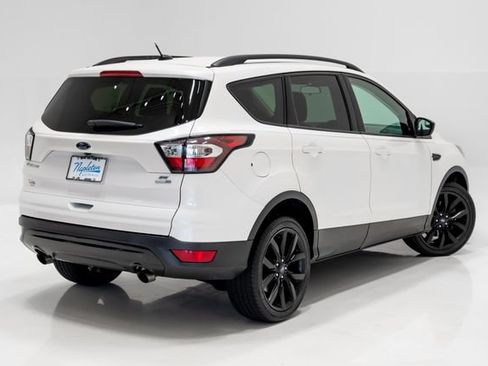 Used 2017 Ford Escape SE w/ SE Sport Appearance Package AWD/4WD image 32