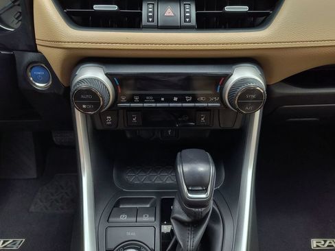 Used 2021 Toyota RAV4 XLE Premium AWD/4WD image 16