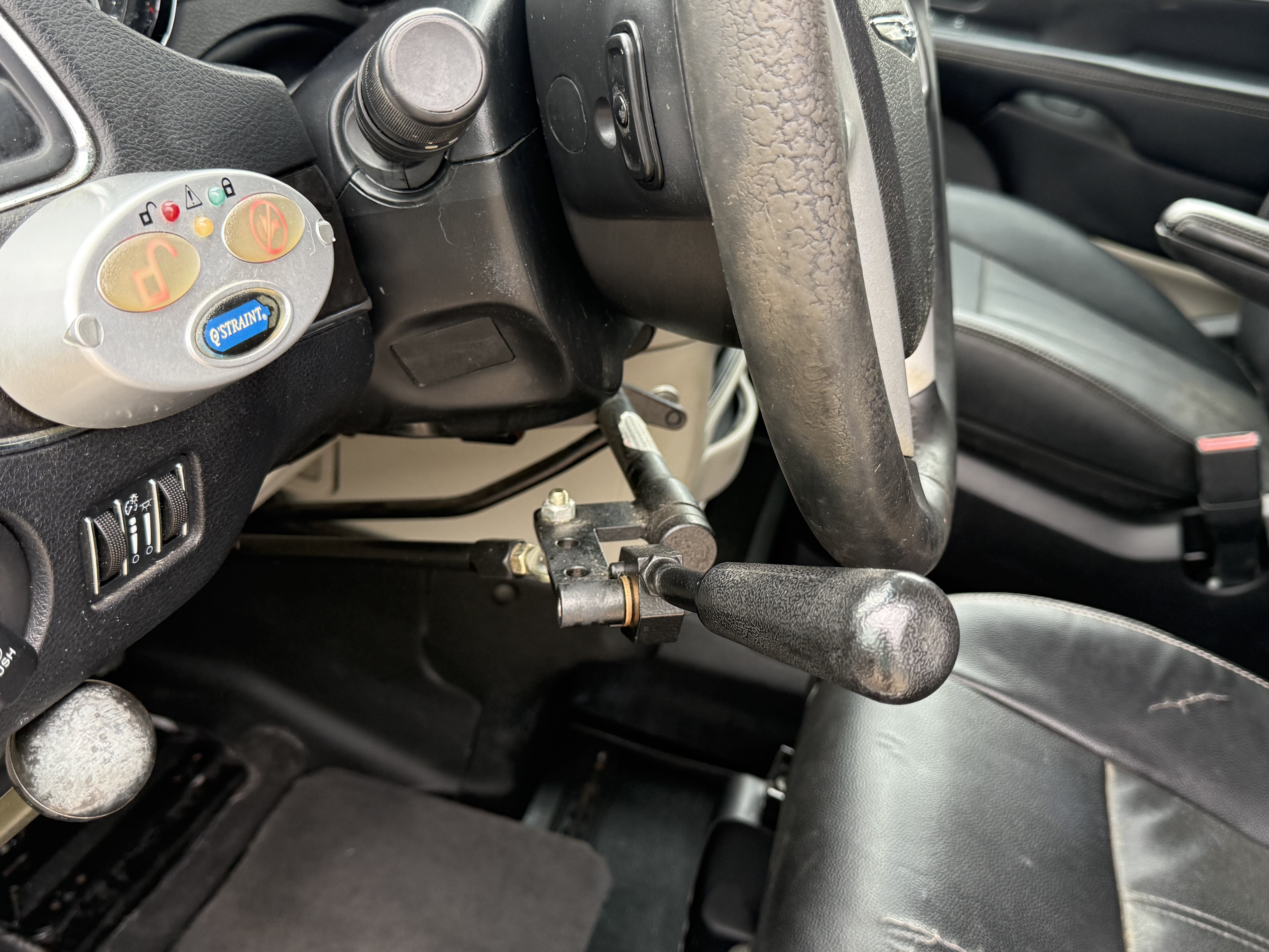 Used 2016 Chrysler Town & Country Touring FWD image 24