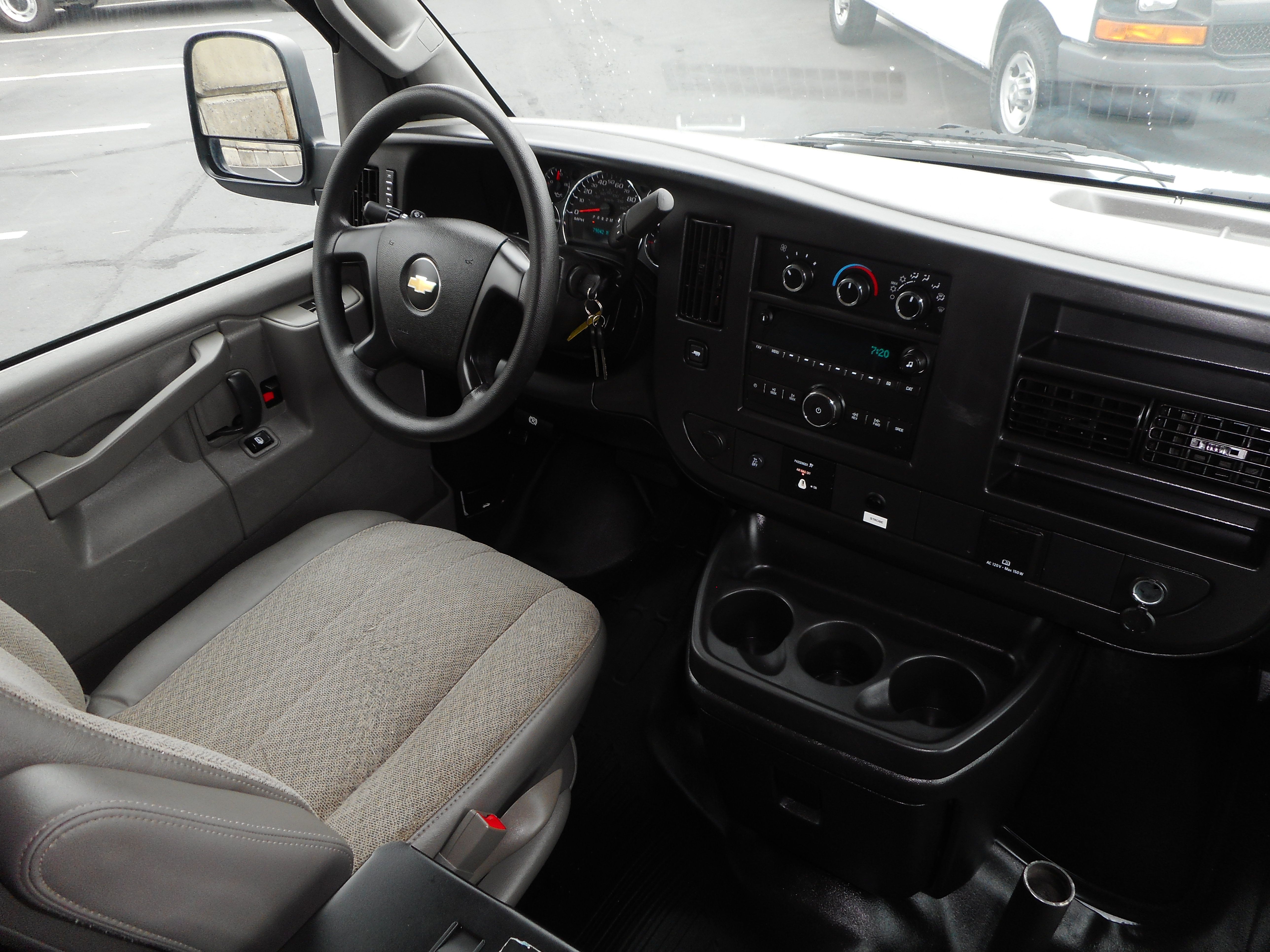 Used 2016 Chevrolet Express 2500 RWD image 21