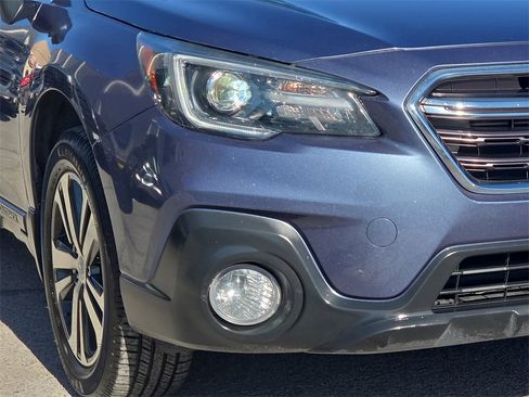 Used 2018 Subaru Outback 2.5i Limited image 9