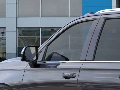 New 2026 Chevrolet Suburban Premier image 24