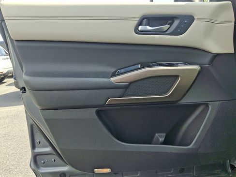 Certified 2022 Nissan Pathfinder Platinum w/ Lighting Package (N92) AWD/4WD image 12