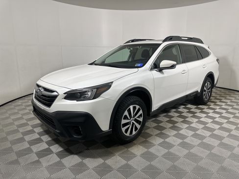 Used 2022 Subaru Outback Premium AWD/4WD image 3