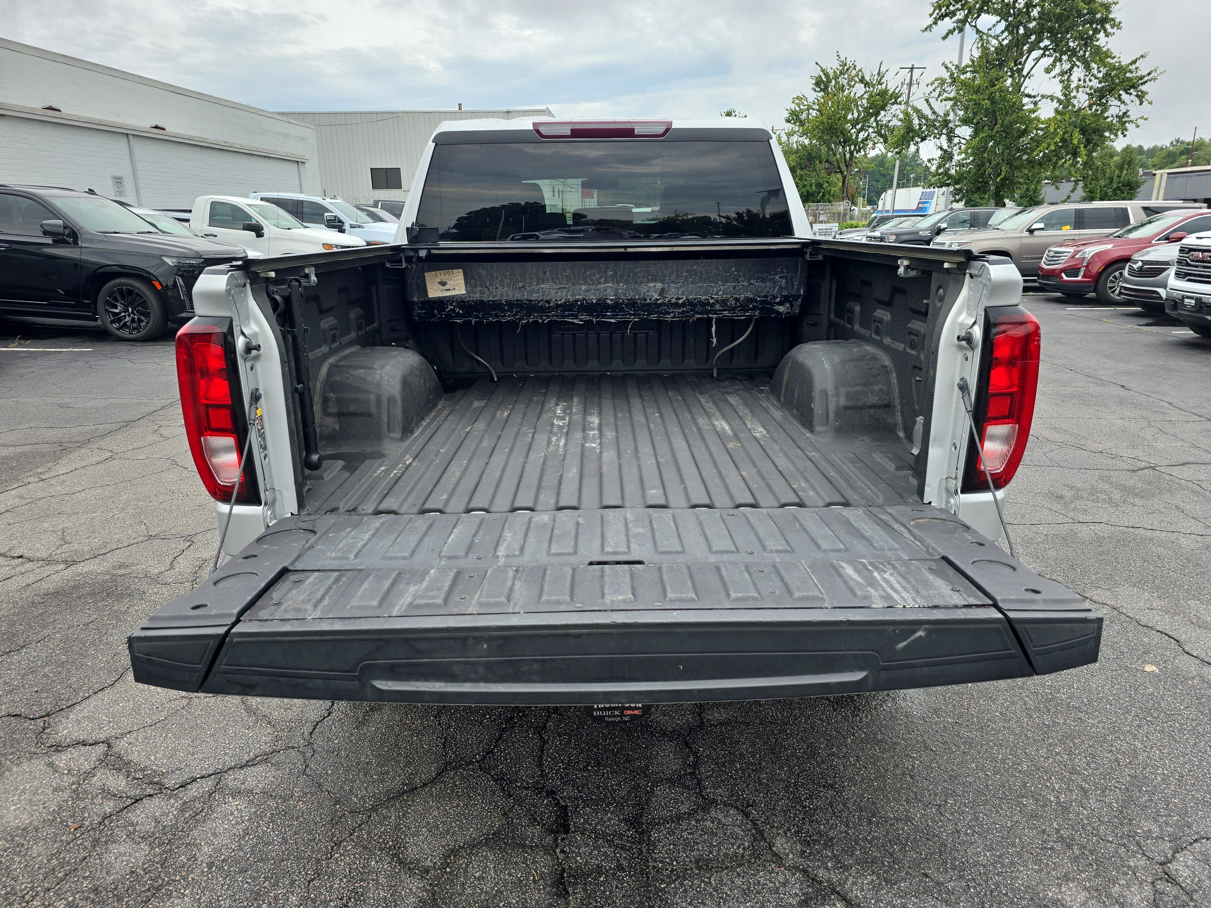 Used 2022 GMC Sierra 1500 Elevation w/ X31 Off-Road Package AWD/4WD image 13