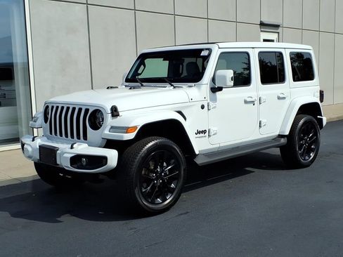 Used 2021 Jeep Wrangler Unlimited Sahara AWD/4WD image 1