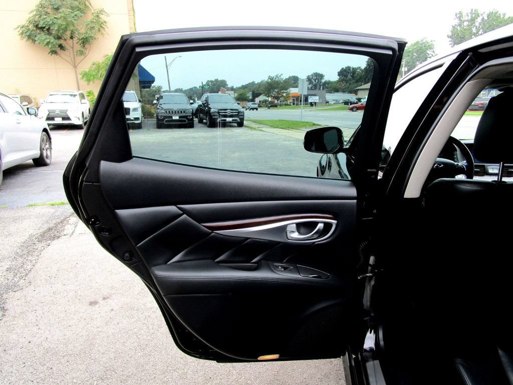 Used 2015 INFINITI Q70 3.7 AWD/4WD image 31