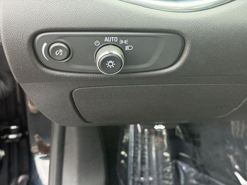 Used 2022 Chevrolet Malibu Premier FWD image 28