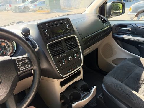 Used 2016 Dodge Grand Caravan American Value Package FWD image 12