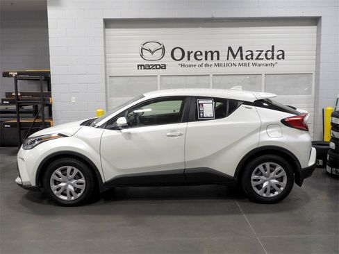 Used 2020 Toyota C-HR LE image 25