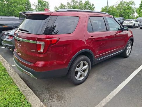 Used 2017 Ford Explorer XLT w/ Equipment Group 202A AWD/4WD image 8