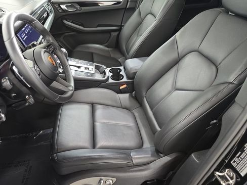 Certified 2026 Porsche Macan AWD/4WD image 5