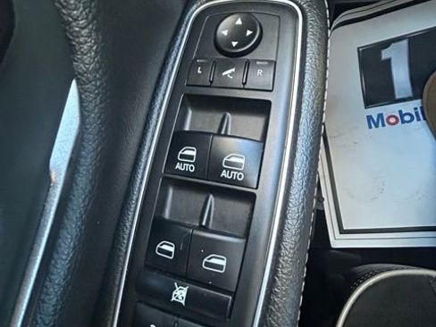 Used 2019 RAM 1500 Laramie image 11