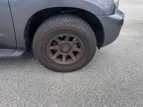 Used 2014 Toyota Sequoia SR5 RWD image 4