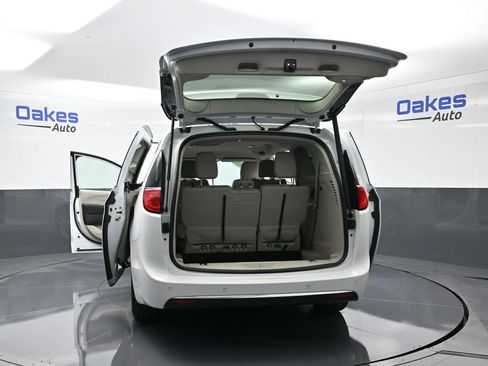 Used 2020 Chrysler Pacifica Touring-L Plus w/ Tire & Wheel Group image 59