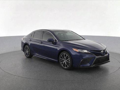 Used 2021 Toyota Camry SE FWD image 2