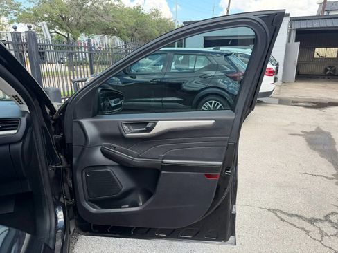 Used 2022 Ford Escape SE w/ Convenience Package FWD image 9