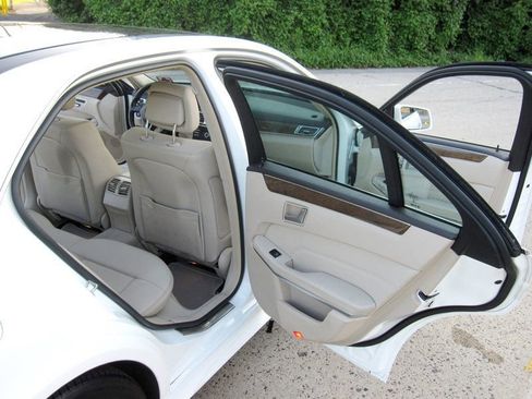 Used 2016 Mercedes-Benz E 350 4MATIC Sedan w/ Premium Package image 25