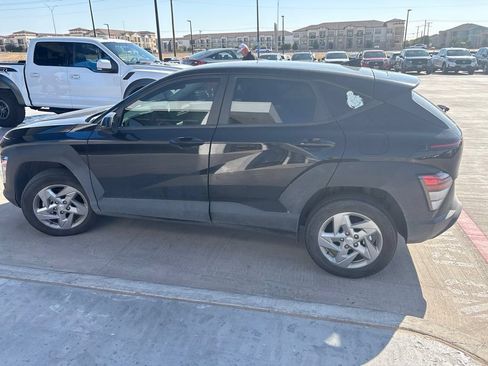 Used 2024 Hyundai Kona SE AWD/4WD image 3