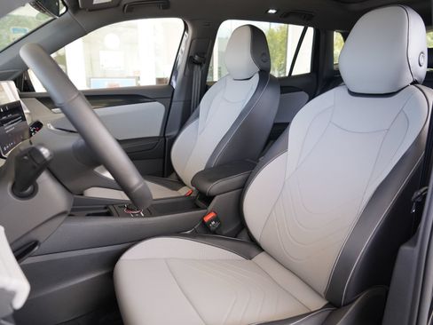 New 2026 Volkswagen Tiguan SE R-Line FWD image 9