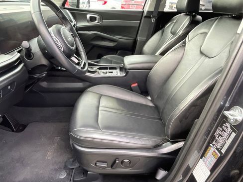 Used 2024 Kia Sorento S image 26