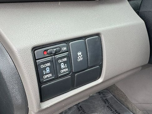 Used 2016 Honda Odyssey SE image 17