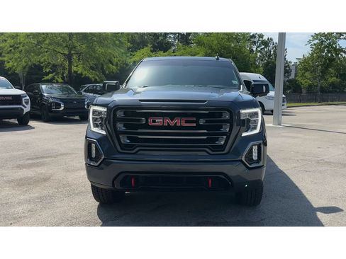 Used 2022 GMC Sierra 1500 AT4 w/ AT4 Preferred Package AWD/4WD image 3