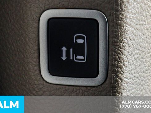 Used 2024 Chrysler Pacifica Touring-L image 53