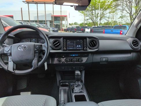 Used 2022 Toyota Tacoma SR AWD/4WD image 12