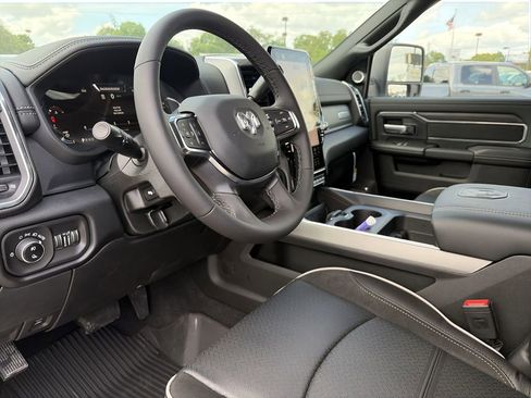 New 2026 RAM 2500 Laramie AWD/4WD image 10