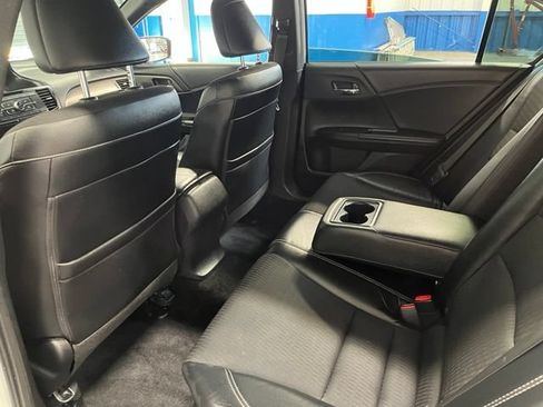 Used 2017 Honda Accord Sport image 17
