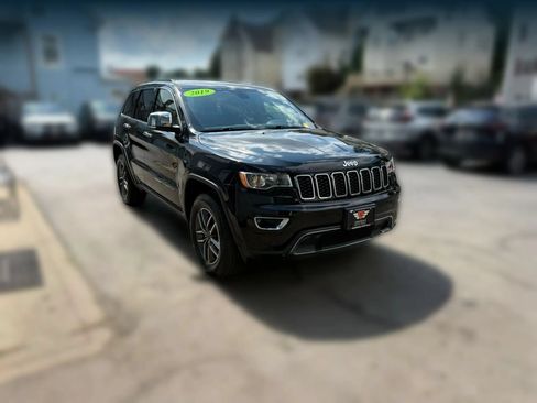 Used 2019 Jeep Grand Cherokee Limited AWD/4WD image 2