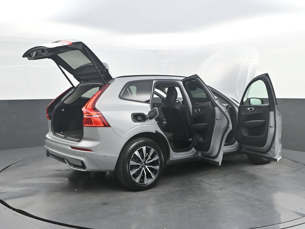 Certified 2024 Volvo XC60 B5 Plus AWD/4WD image 30