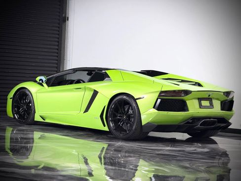 Used 2015 Lamborghini Aventador LP 700-4 image 5