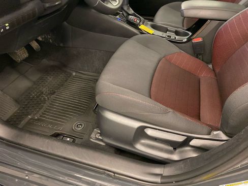 Used 2025 Toyota Corolla SE w/ SE Premium Package FWD image 13