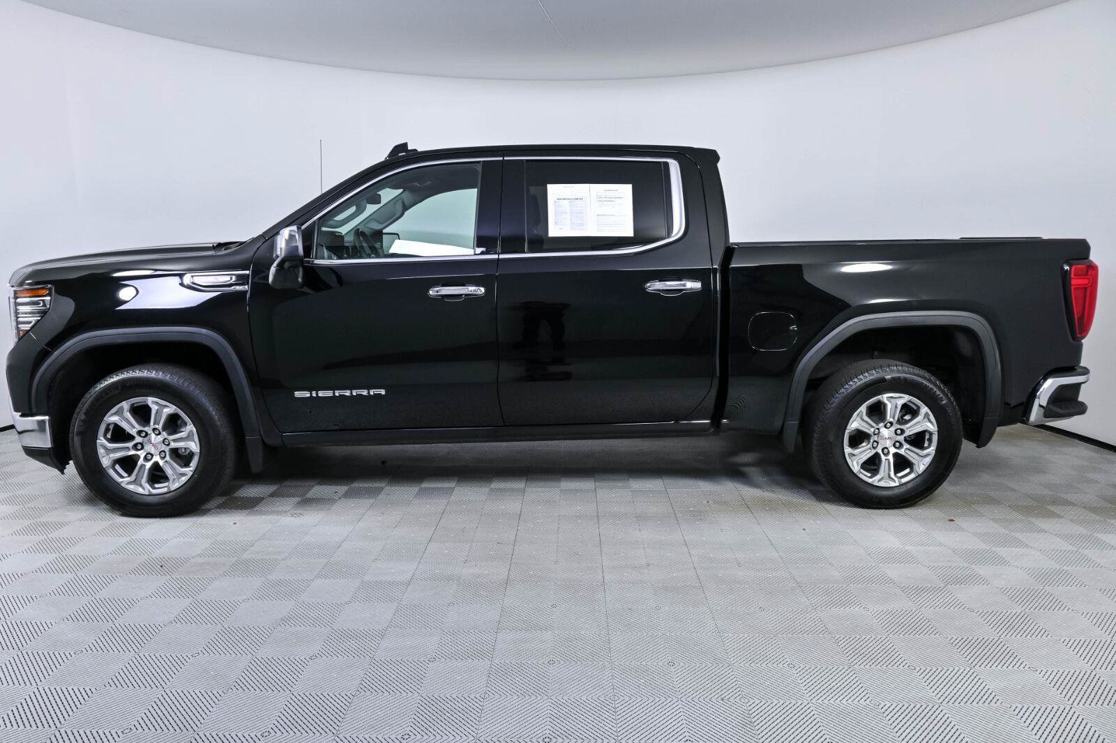 Used 2025 GMC Sierra 1500 SLT RWD image 2