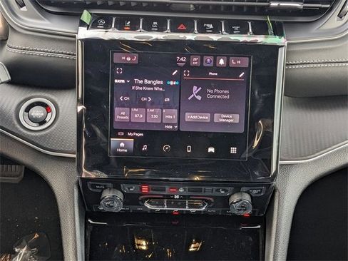 New 2025 Jeep Grand Cherokee Altitude image 14