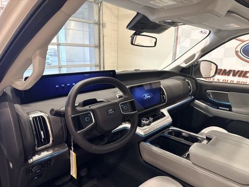 New 2026 Ford Expedition Platinum image 18