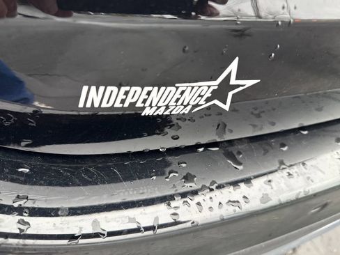 Used 2025 Mercedes-Benz GLC 300 4MATIC image 32