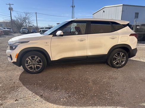 Used 2023 Kia Seltos LX image 4