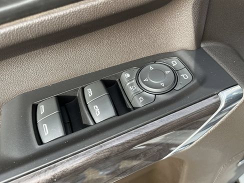 Used 2022 Chevrolet Silverado 3500 LTZ w/ LTZ Convenience Package AWD/4WD image 19
